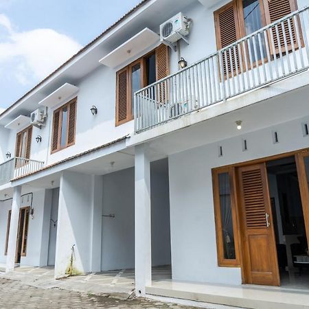 Azalia Homestay Yogyakarta Eksteriør billede