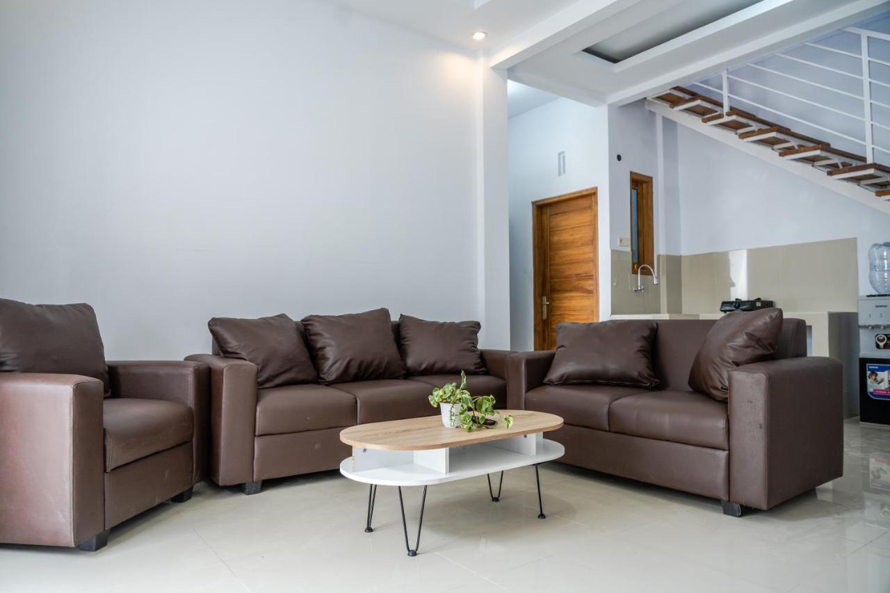 Azalia Homestay Yogyakarta Eksteriør billede