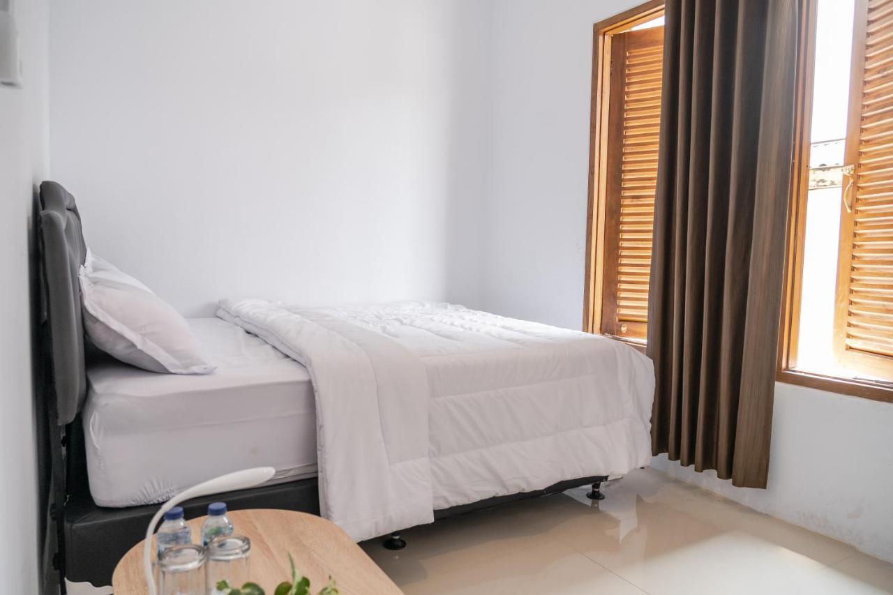 Azalia Homestay Yogyakarta Eksteriør billede