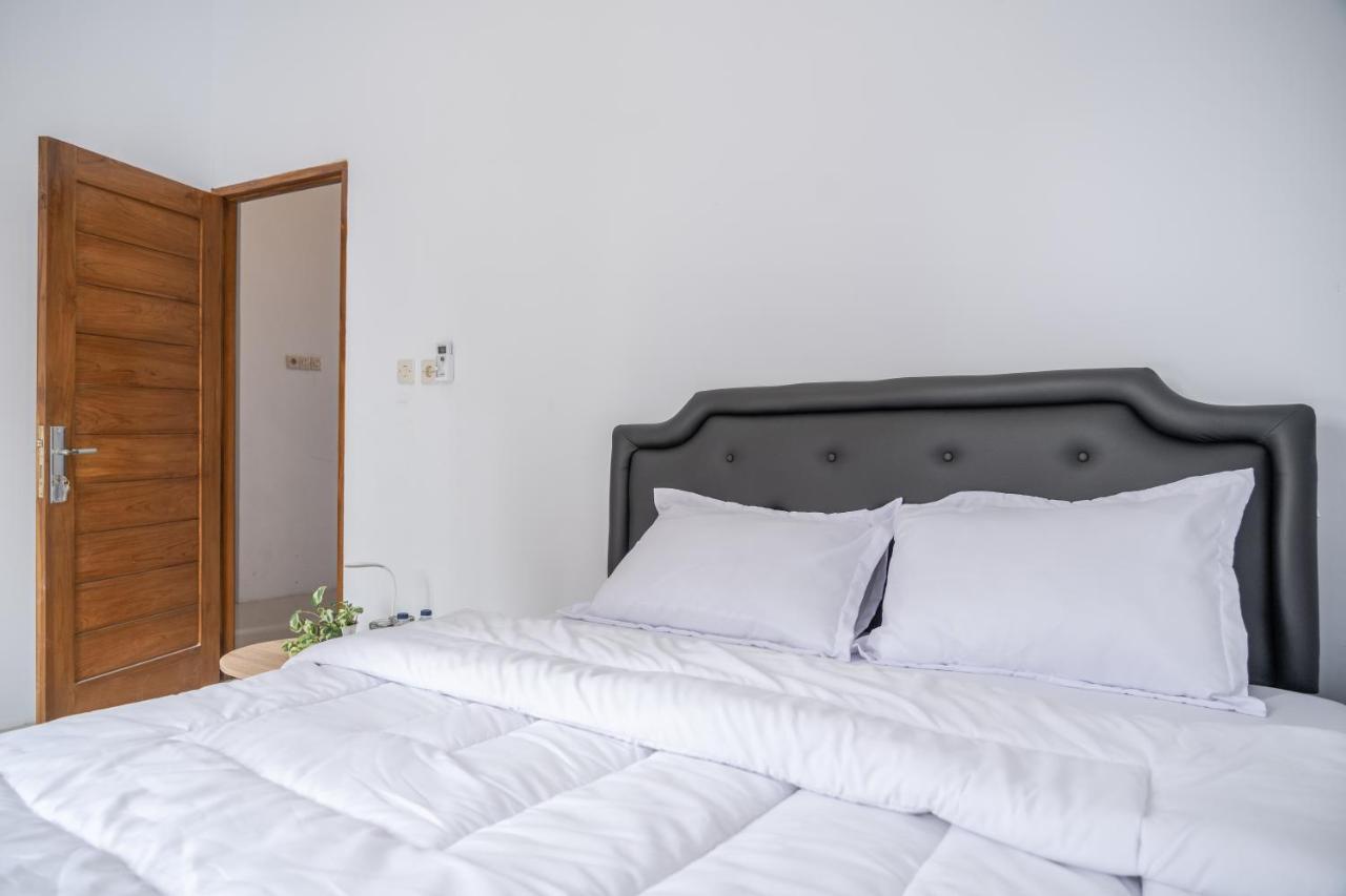 Azalia Homestay Yogyakarta Eksteriør billede